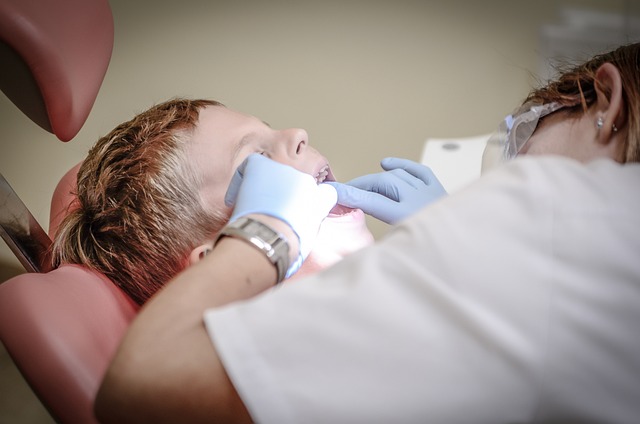 Doporučení odborníků: Pravidelné návštěvy zubaře a další doplňkové metody péče