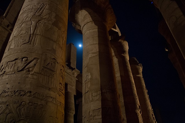3. Přínos hieroglyfů: Odraz kultury a náboženství starověkého Egypta