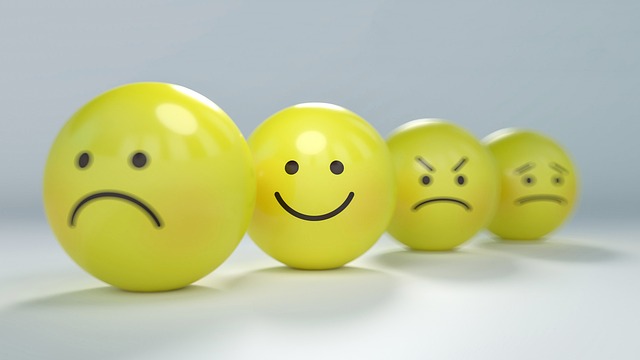 1) Pochopení ⁢emocí: Klíč k ovládání ⁢vašich reakcí ⁤a chování