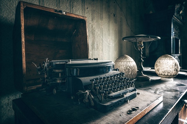 Význam a dopad⁤ psacího ⁤stroje na společnost: Od zrychlení psaní po rozmach⁣ komunikace
