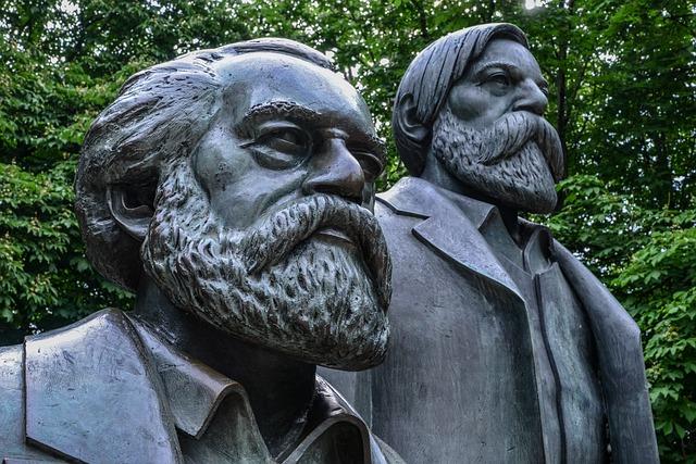 Kritika⁢ kapitalismu: Marxův⁣ pohled na​ ekonomii, společnost a třídní boje