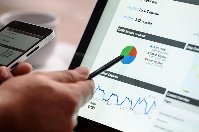 5. ‌Jak analyzovat vizuální a slovní manipulaci ve⁢ sdělovacích prostředcích